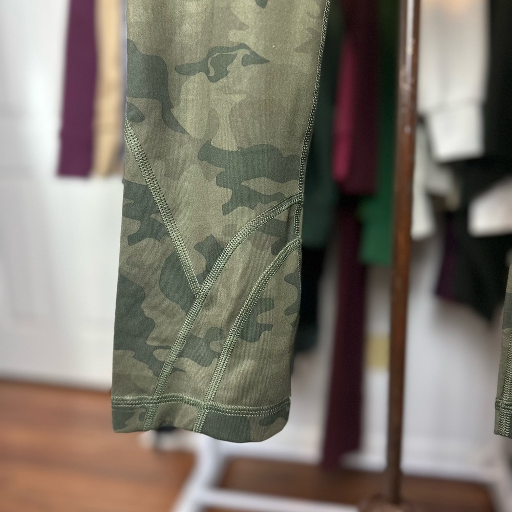 LULULEMON green camo 23" Inseam Athletic Pants 6 - Picture 3 of 6